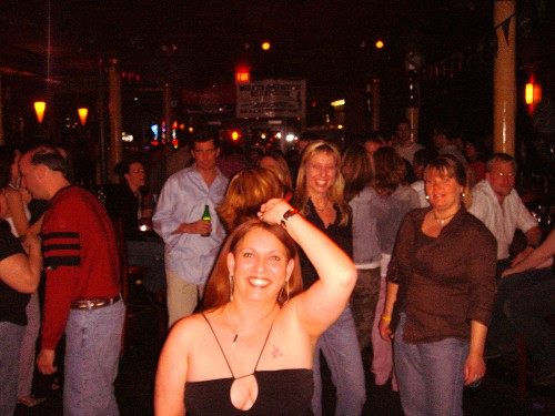 More dancin'